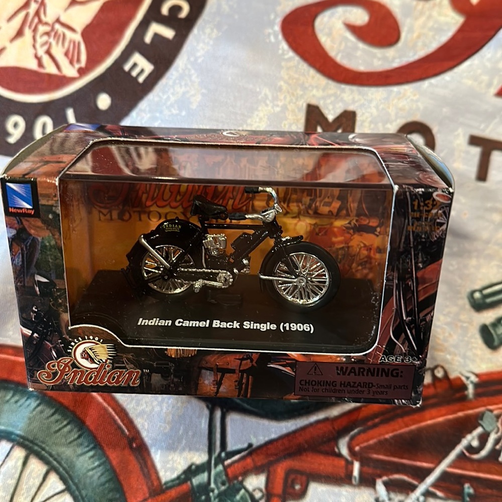 New-Ray 1:32 Scale Diecast Motorcycle Model 1906 Indian Camel Back Single